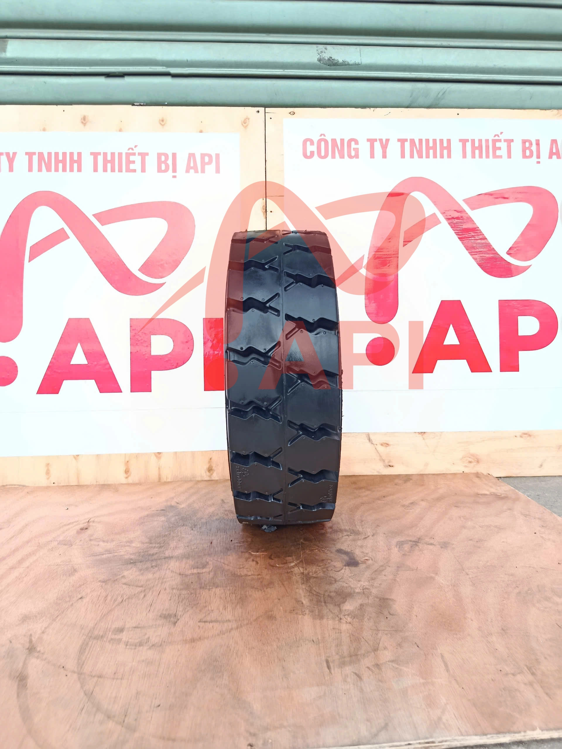 lop-dac-xe-nang-18x7-8-shengan-4