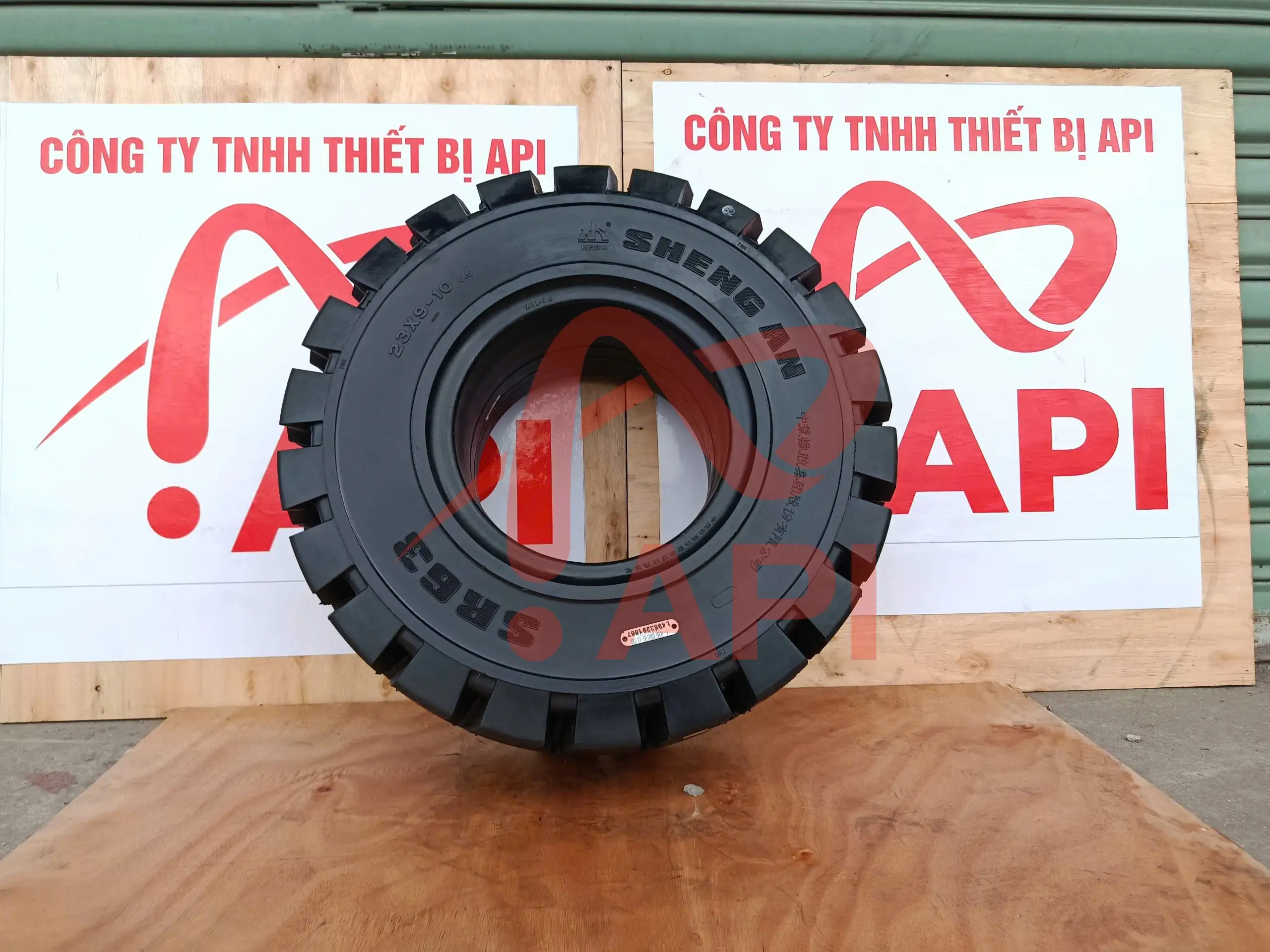 Lốp đặc xe nâng 23x9-10 – hông lốp và độ dày