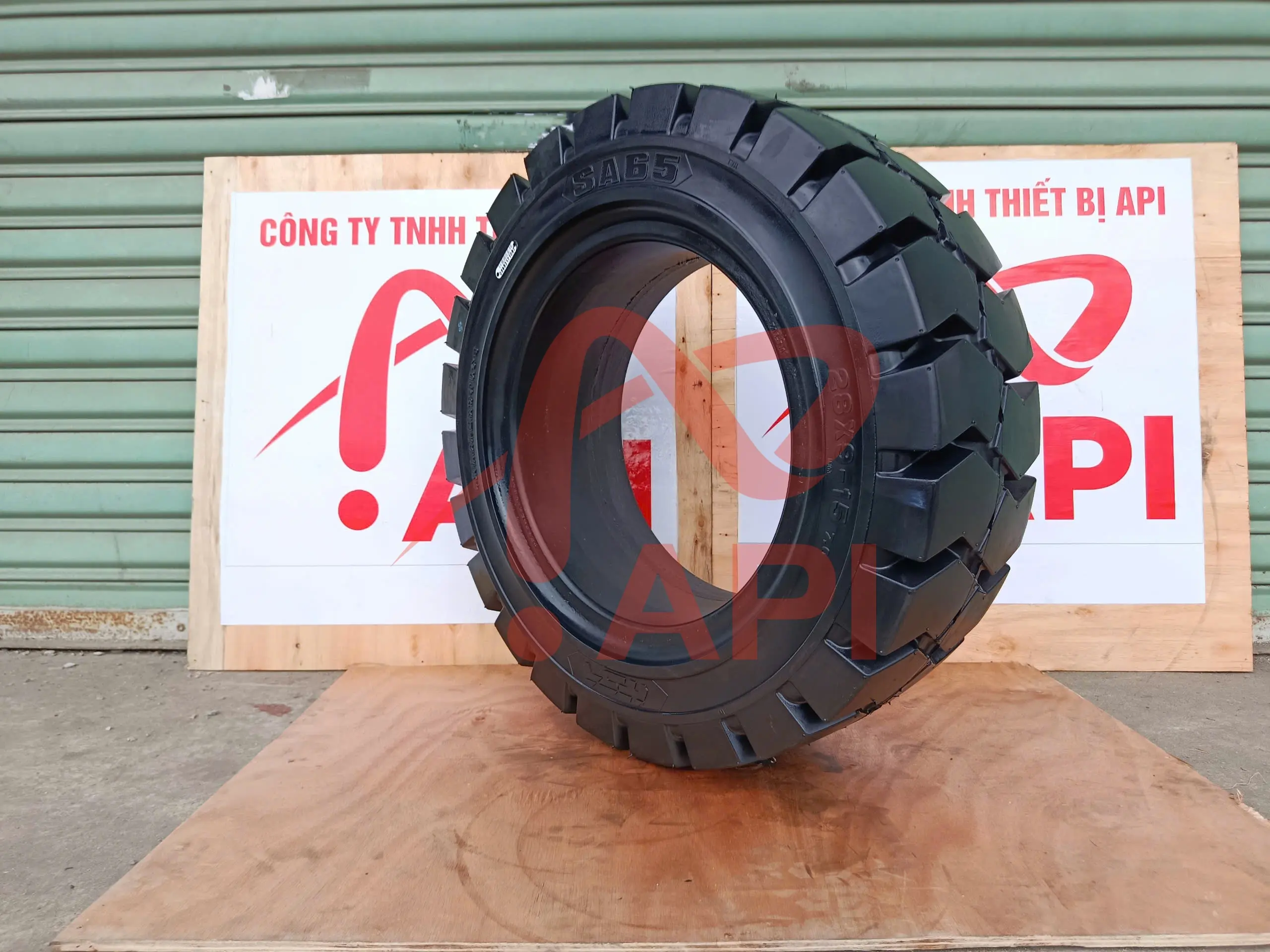 lop-dac-xe-nang-28x9-15-shengan-1