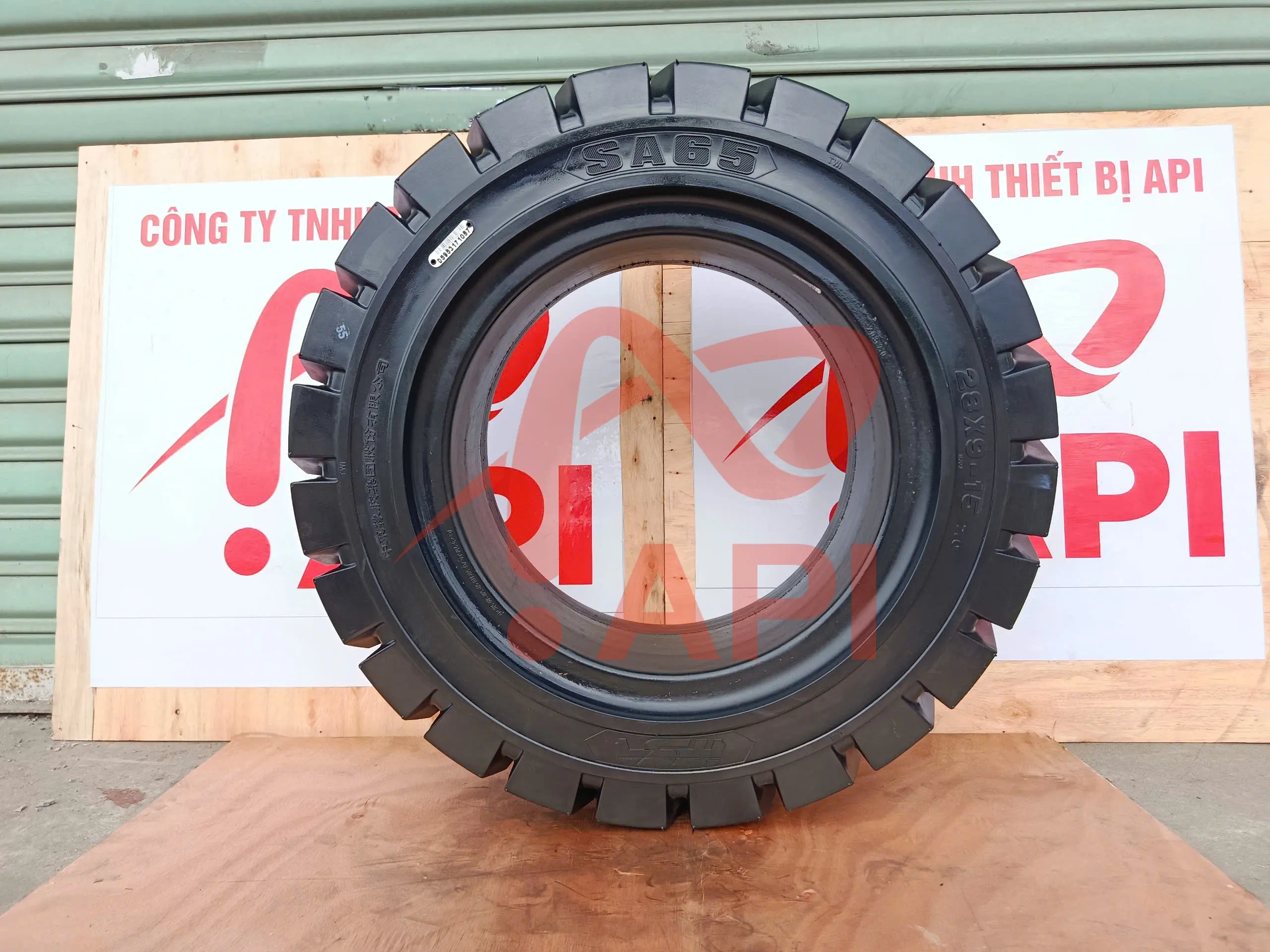 lop-dac-xe-nang-28x9-15-shengan-2
