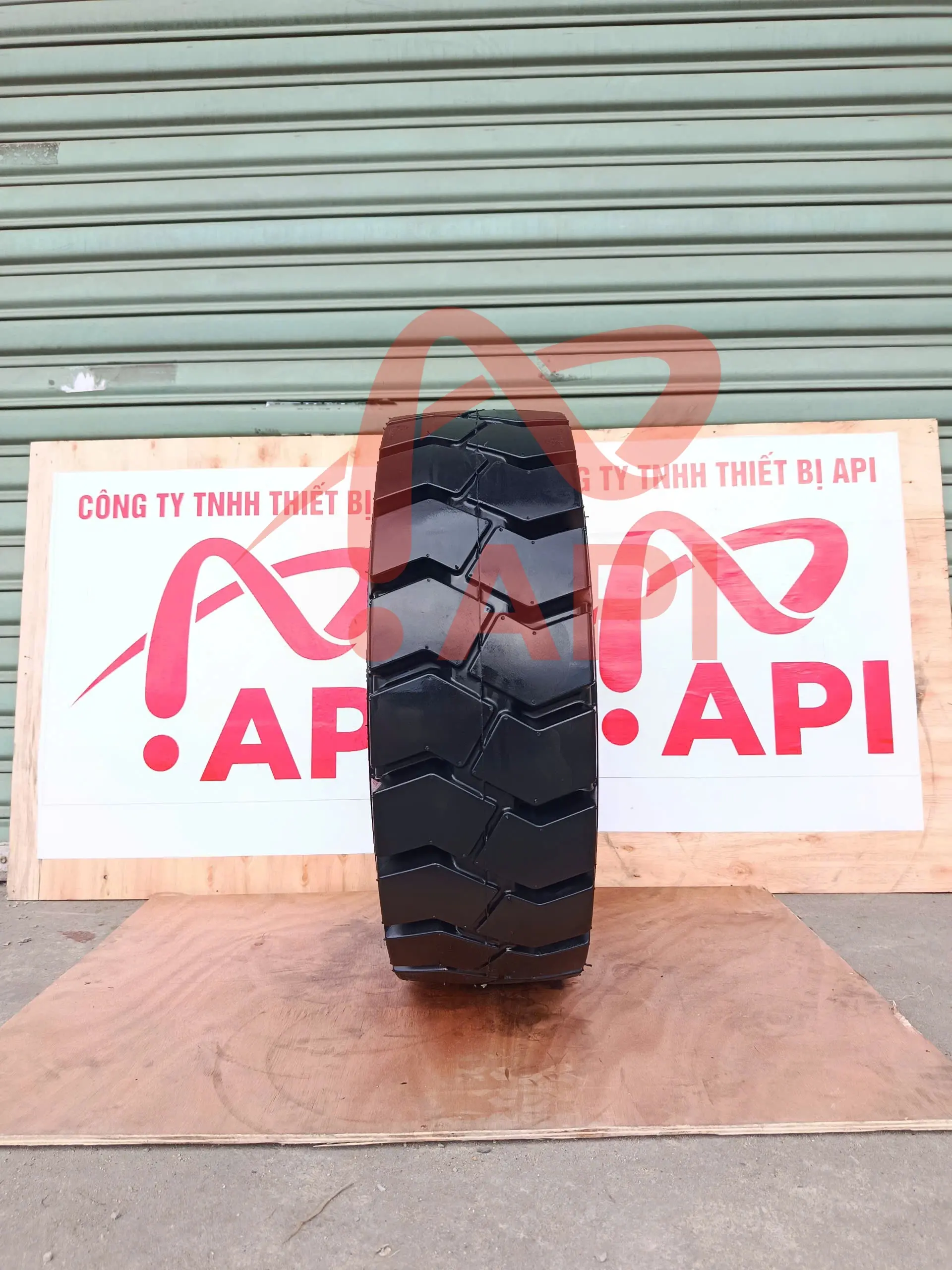 lop-dac-xe-nang-28x9-15-shengan-4