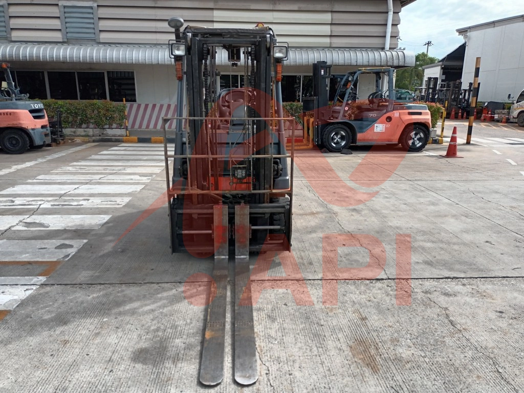 xe-nang-dien-cu-toyota-2-5-tan-8fb25-4