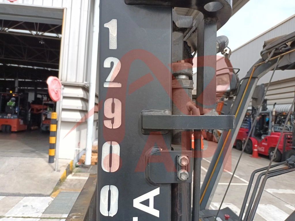 xe-nang-dien-cu-toyota-2-5-tan-8fb25-6