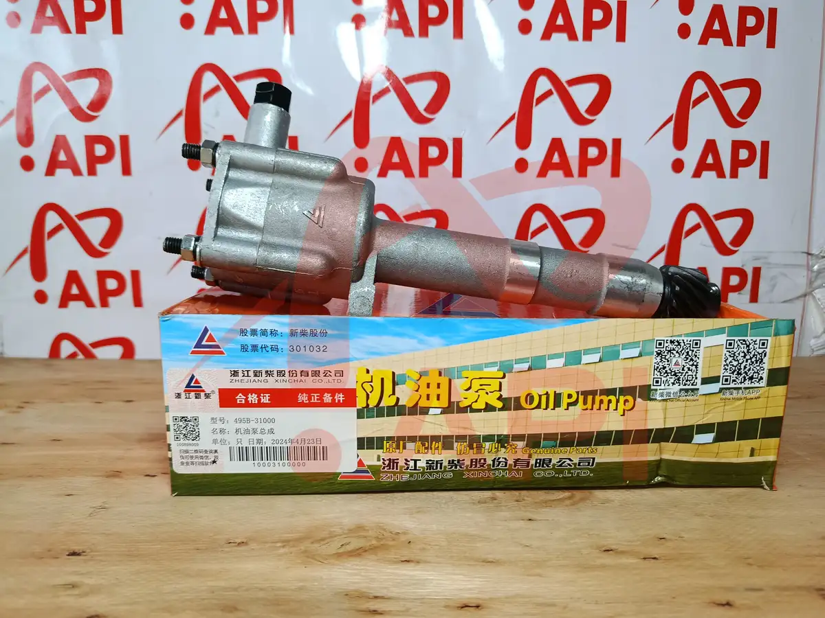 Cận cảnh tem Bơm nhớt xe nâng 490B