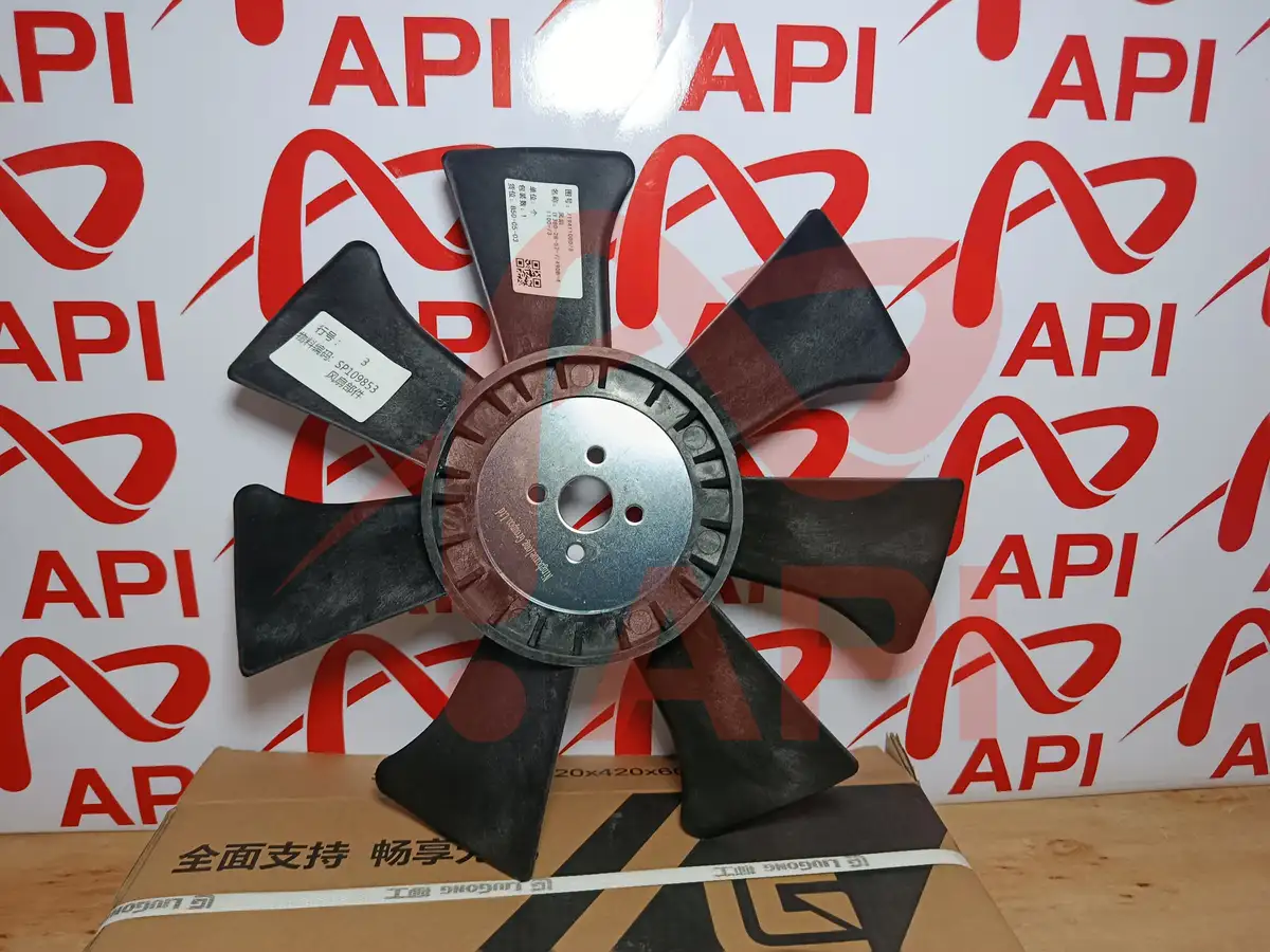 Chi tiết mặt sau cánh quạt tản nhiệt xe nâng