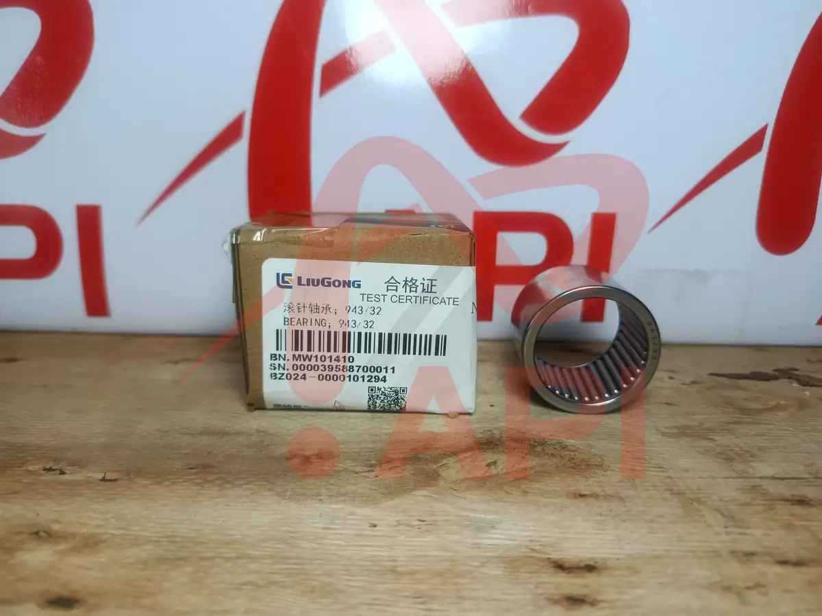 Bạc Đạn Kim 32×40×32 nằm cạnh tem