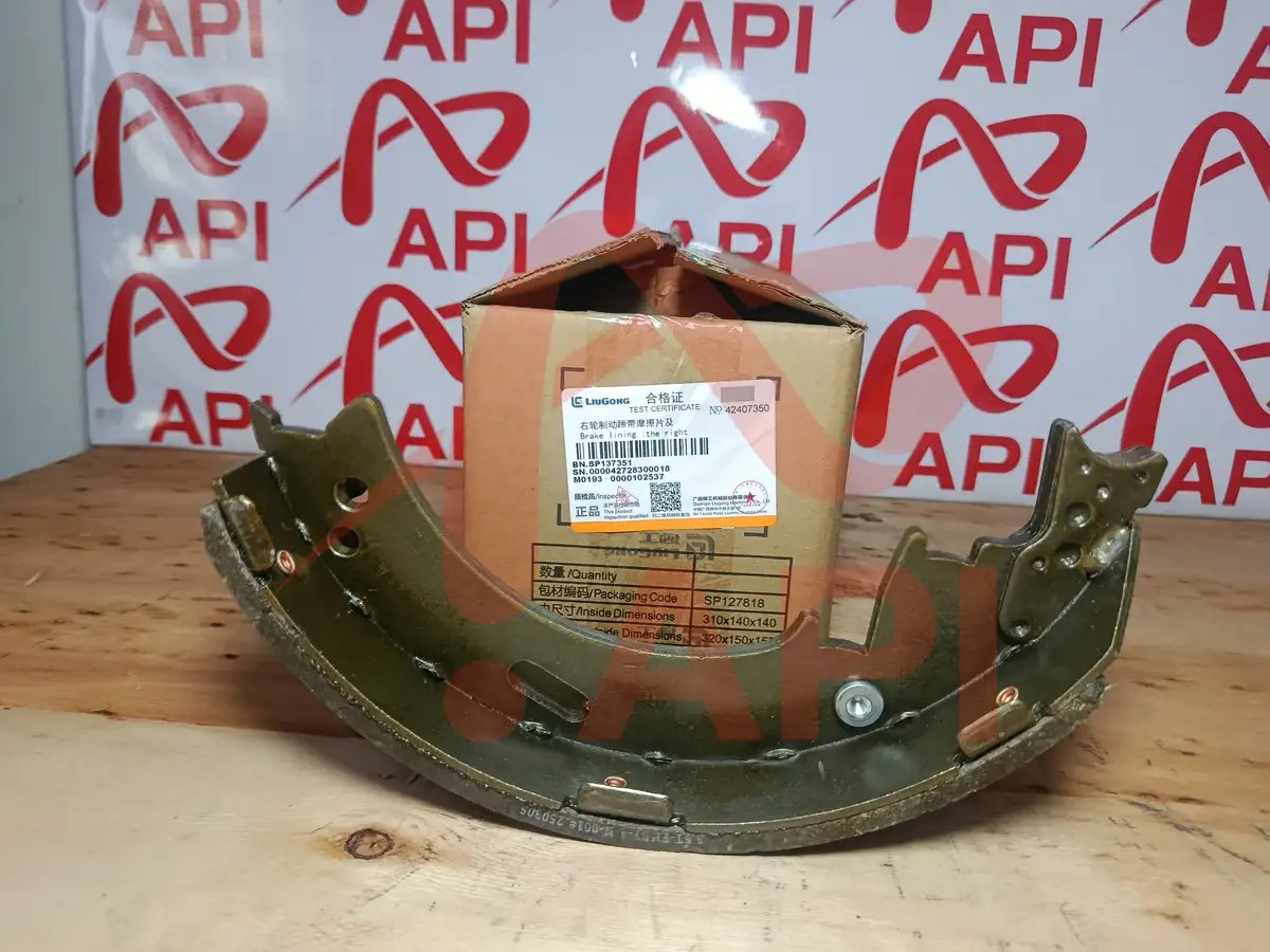 mặt sau Má phanh bên phải xe nâng 3 tấn LiuGong kèm tem