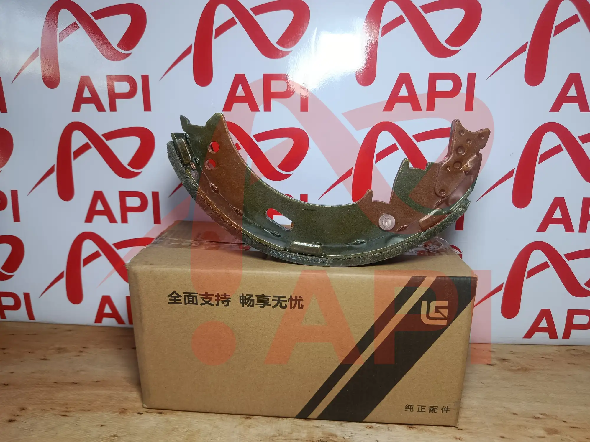 Má phanh xe nâng 3 tấn LiuGong - chụp rõ khớp gắn