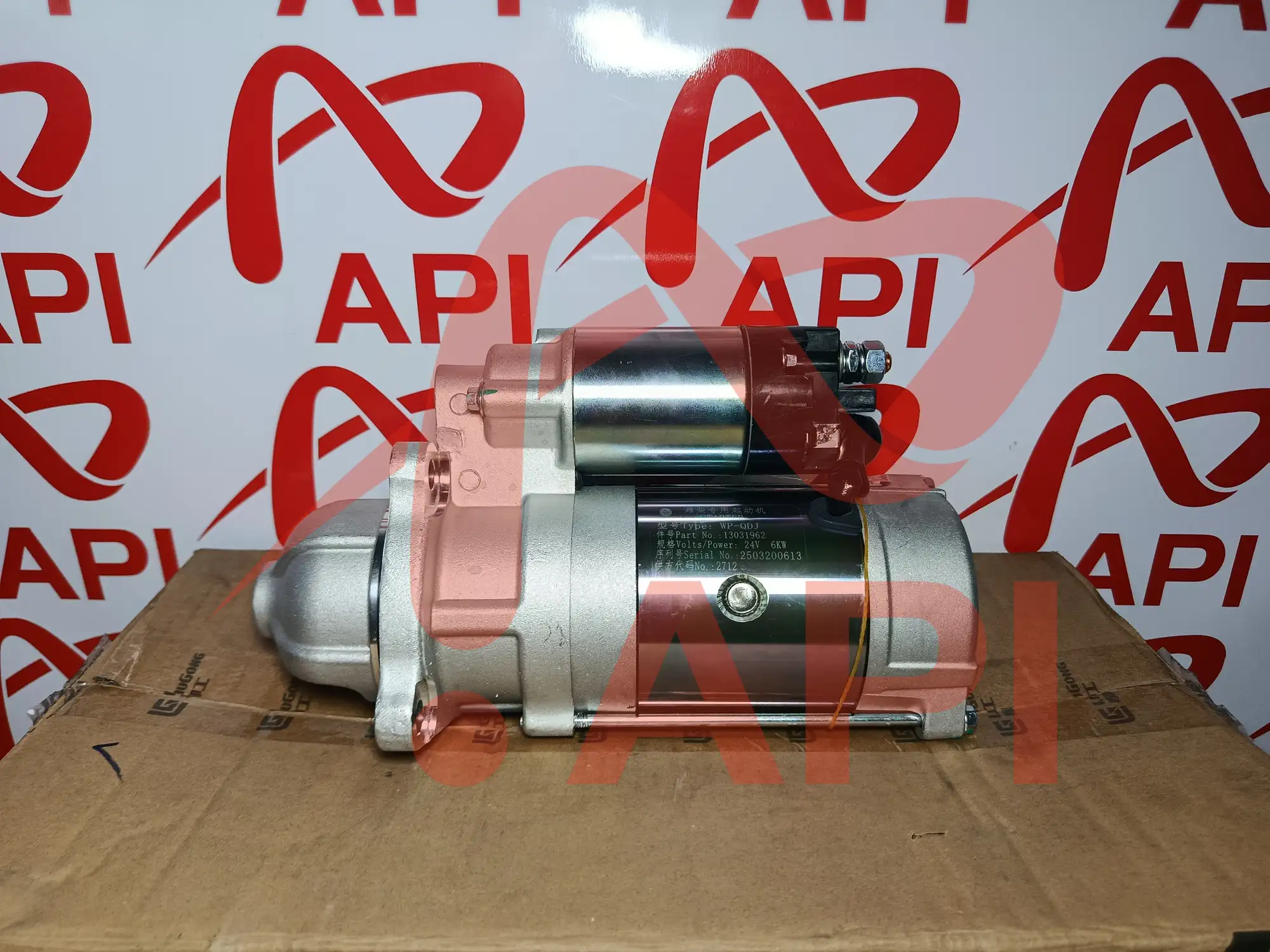 Củ đề động cơ Weichai WP6 xúc lật LiuGong chụp ngang