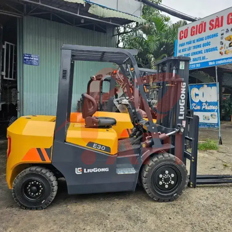 Mặt bên Xe nâng dầu 3 tấn LiuGong CPCD30E