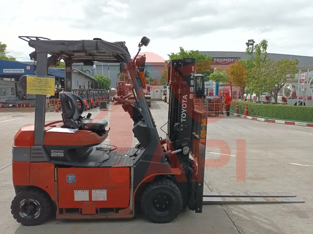 xe-nang-dien-cu-2-5-tan-toyota-8FB25-2