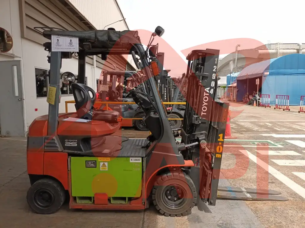 xe-nang-dien-cu-2-5-tan-toyota-8fb25-02-2