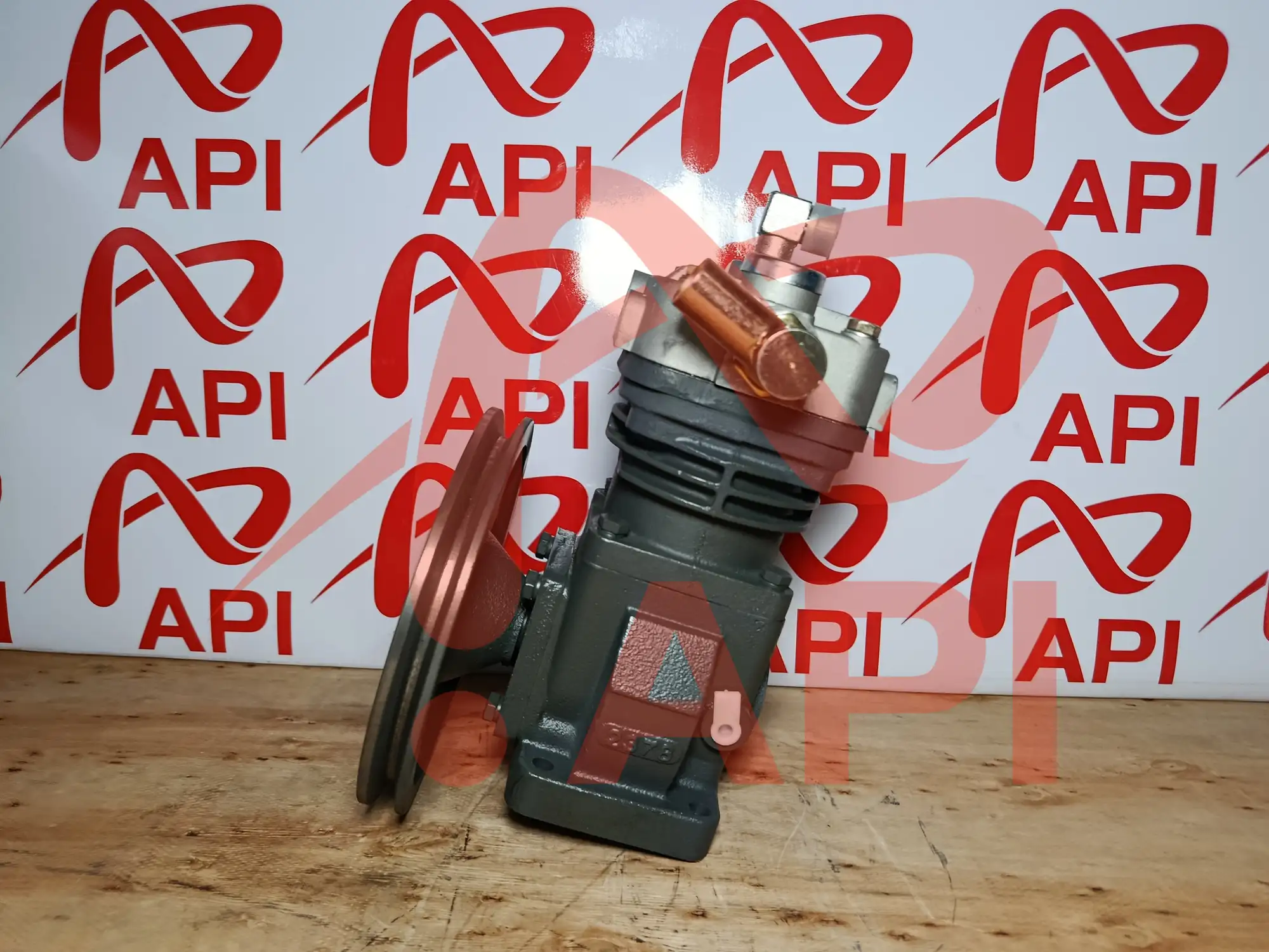 Bơm hơi Weichai WP6 mã 13054861 – nhãn phụ tùng và puly