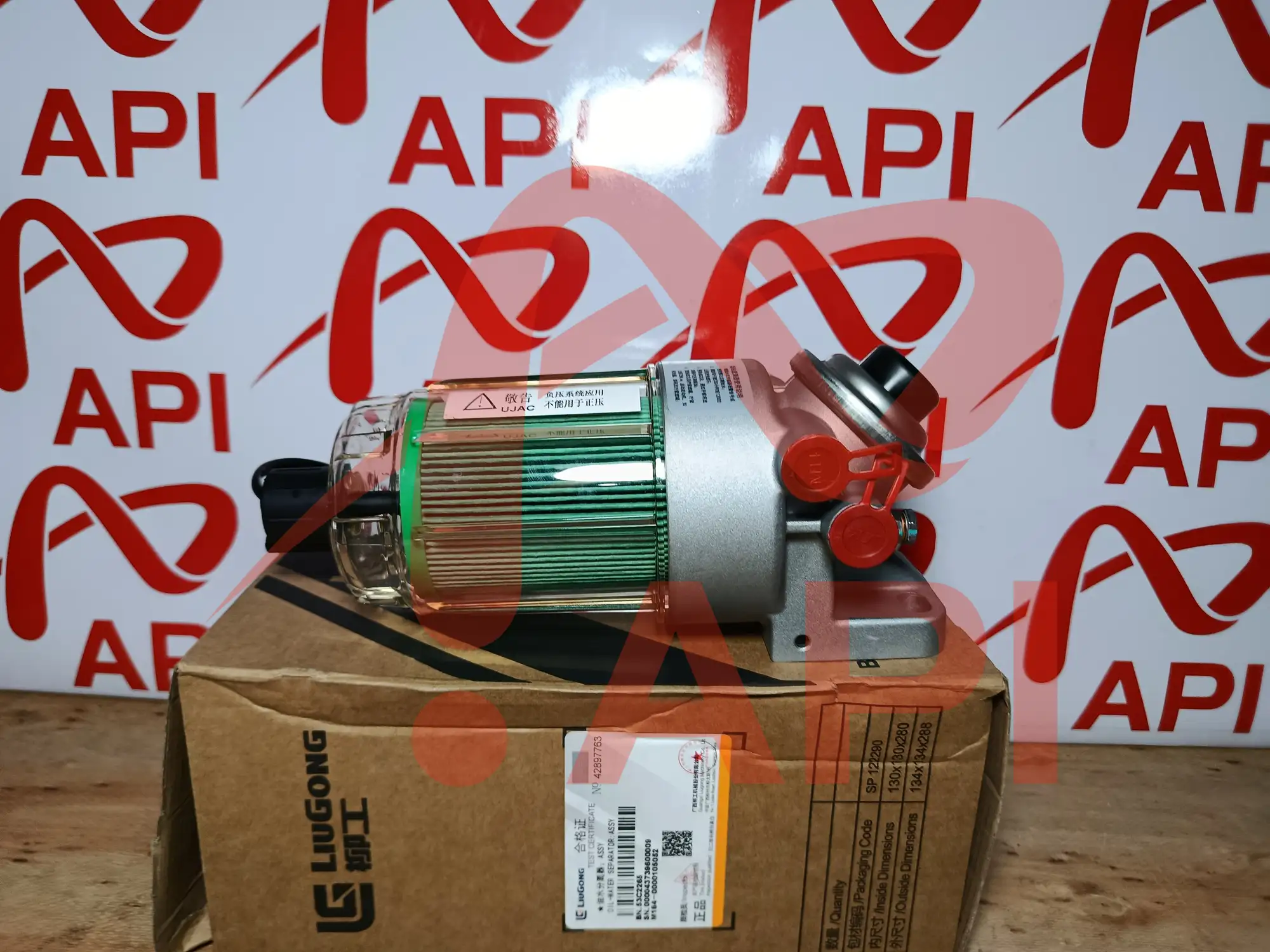 Cụm lọc tách nước nhiên liệu xúc lật LiuGong 53C2265 - chụp ngang kèm hộp