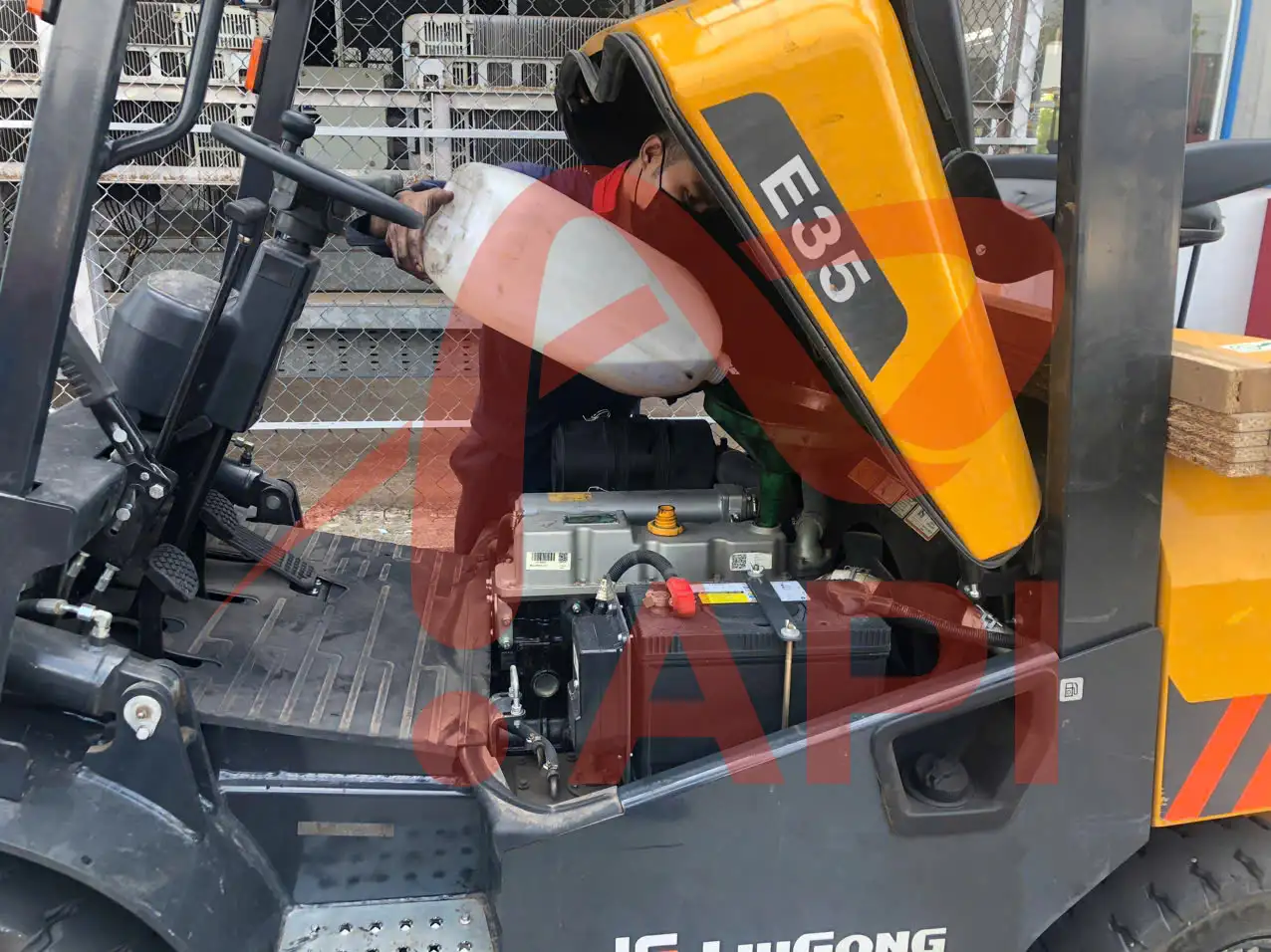 Dịch vụ sửa chữa xe nâng tận nơi của Thiết Bị API