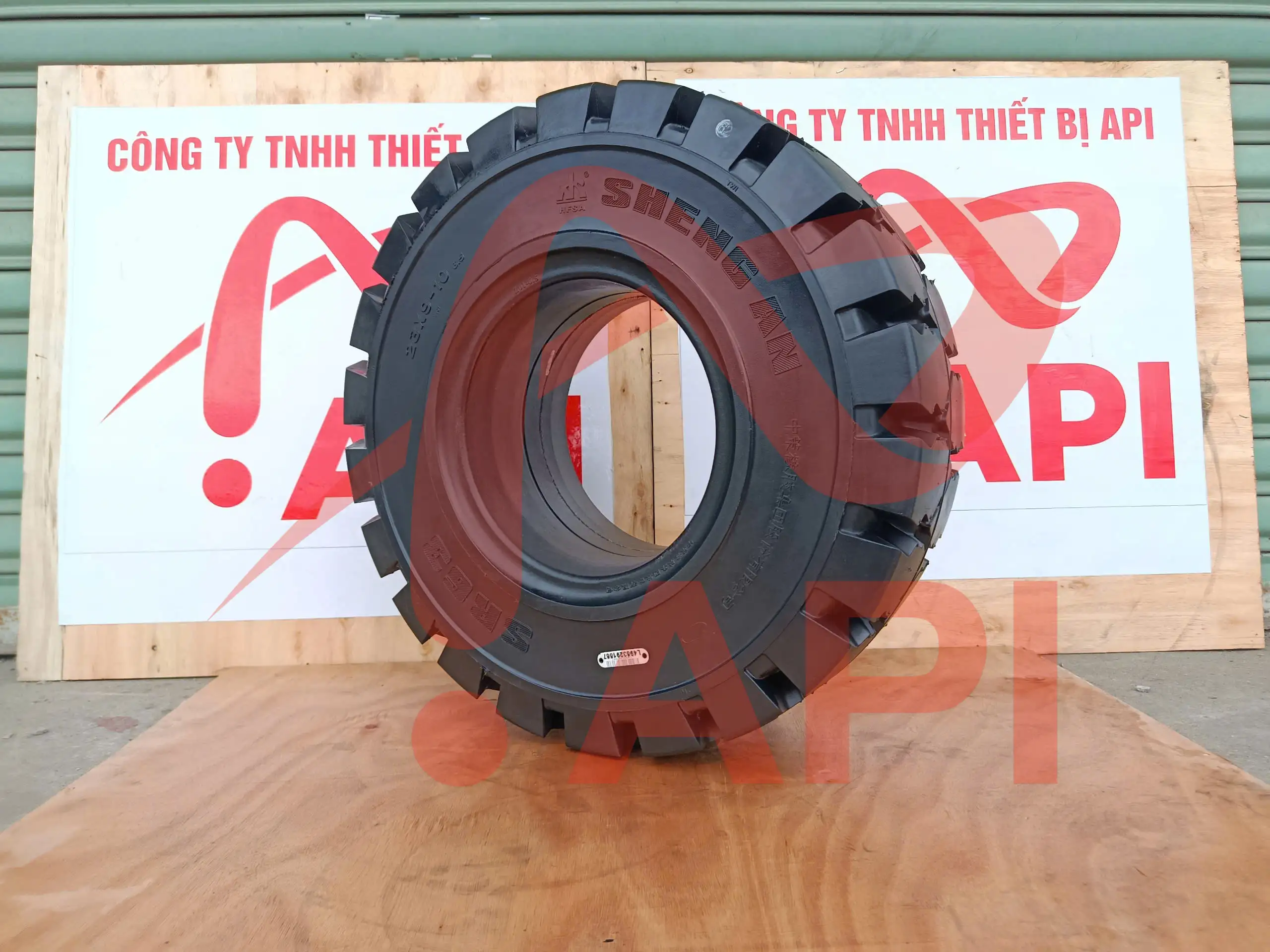 Khi nào cần thay lốp xe nâng – Dấu hiệu nhận biết