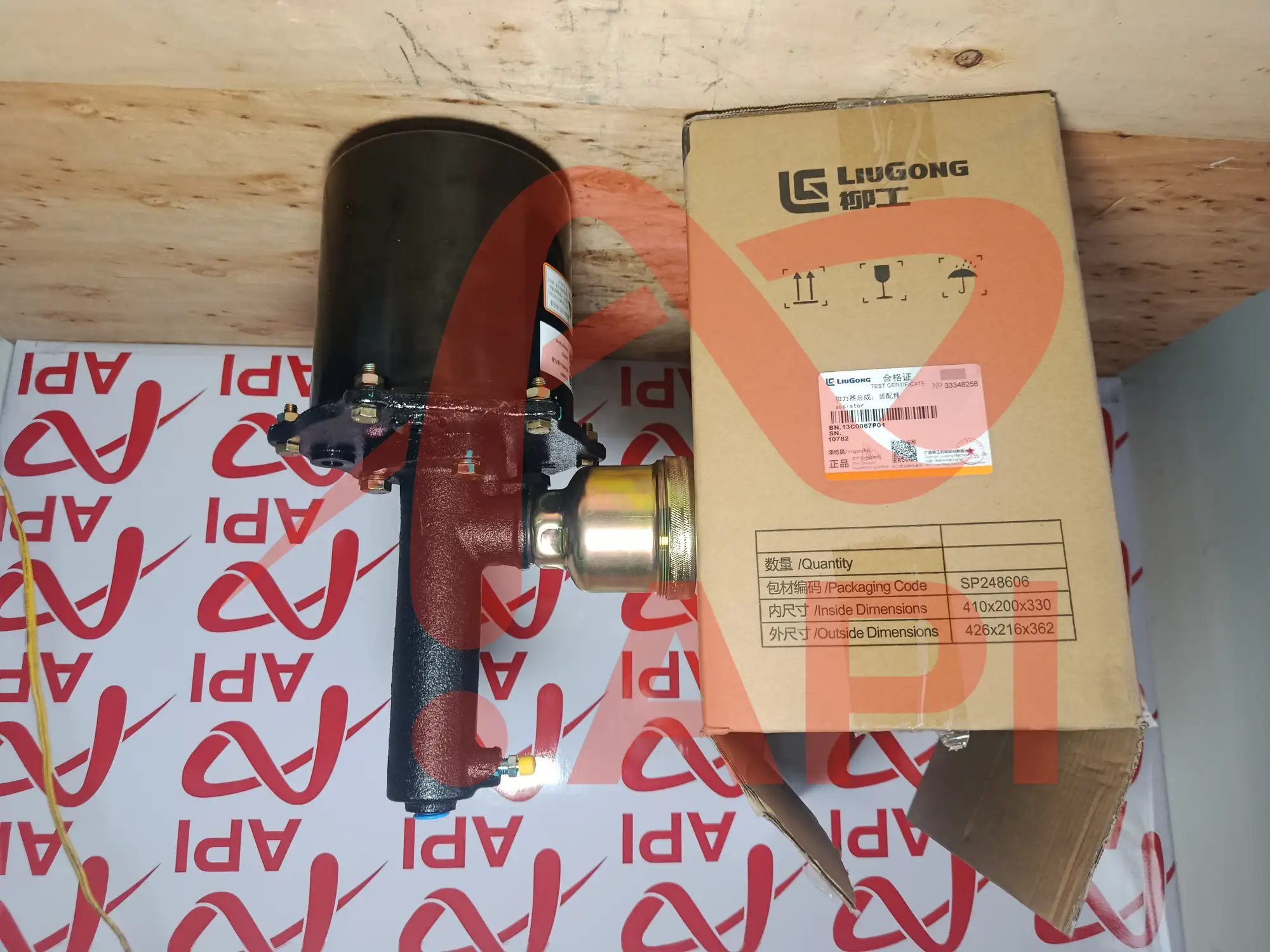 Tổng phanh xúc lật LiuGong ZL50CN 13C0067P01 chụp đứng