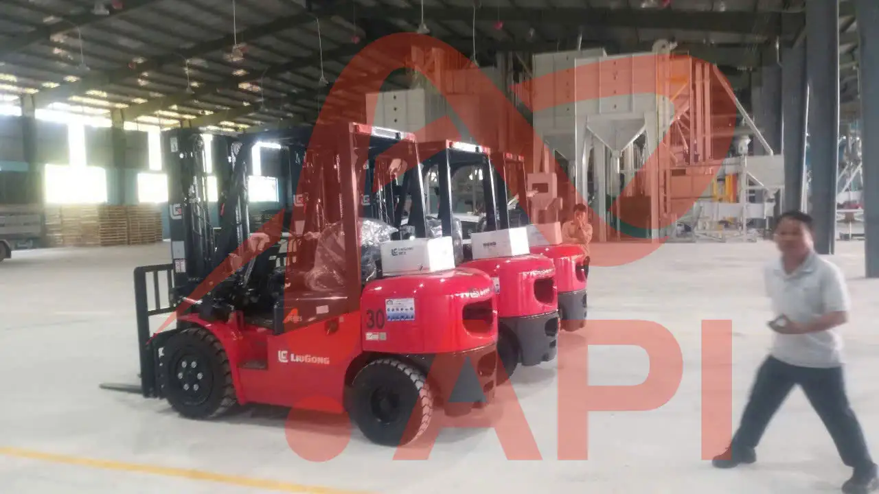 Xe nâng đứng lái và ngồi lái – Khác nhau thế nào 2