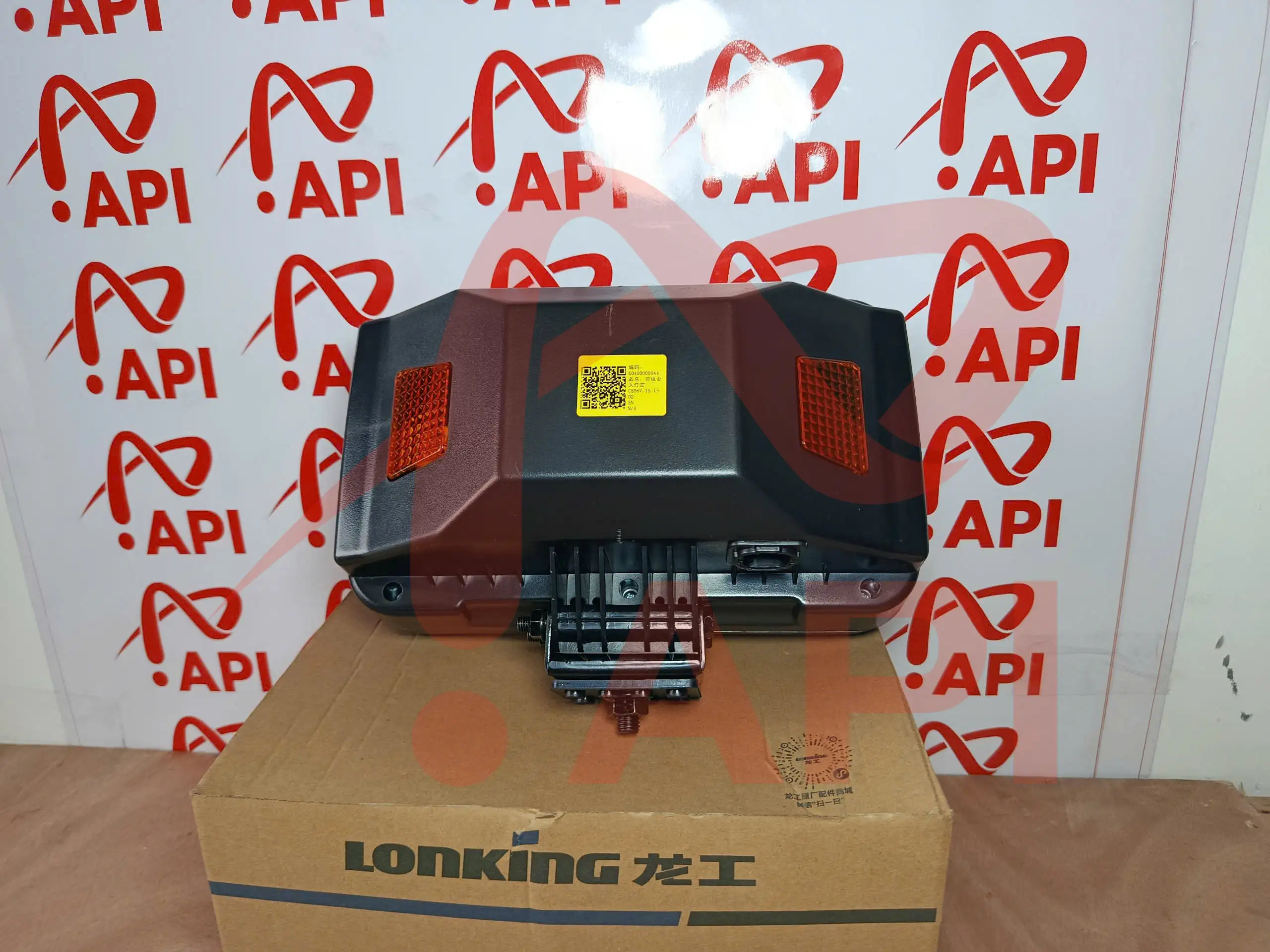 Chân lắp và bu lông cố định Cụm đèn pha trước bên trái 24V xúc lật Lonking