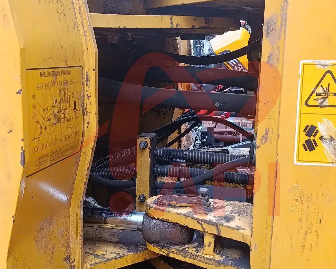 may-xuc-lat-cu-gau-3m3-5-tan-liugong-zl50cn-2014-9