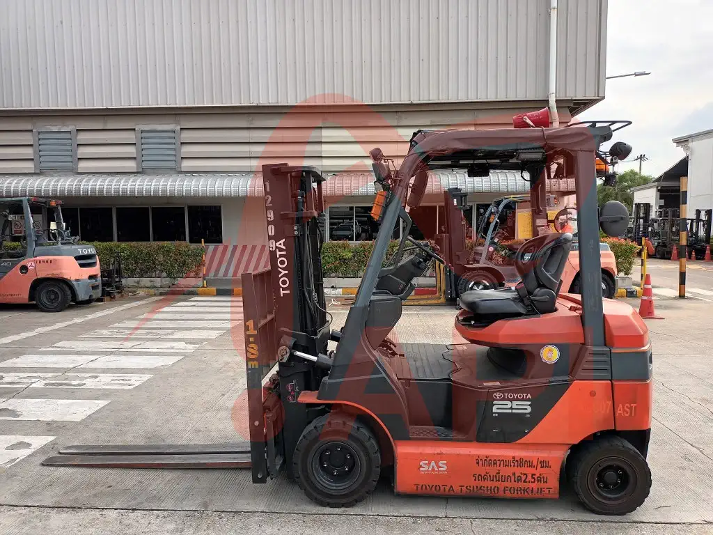 Xe nâng điện cũ 2.5 tấn Toyota 8FB25 06