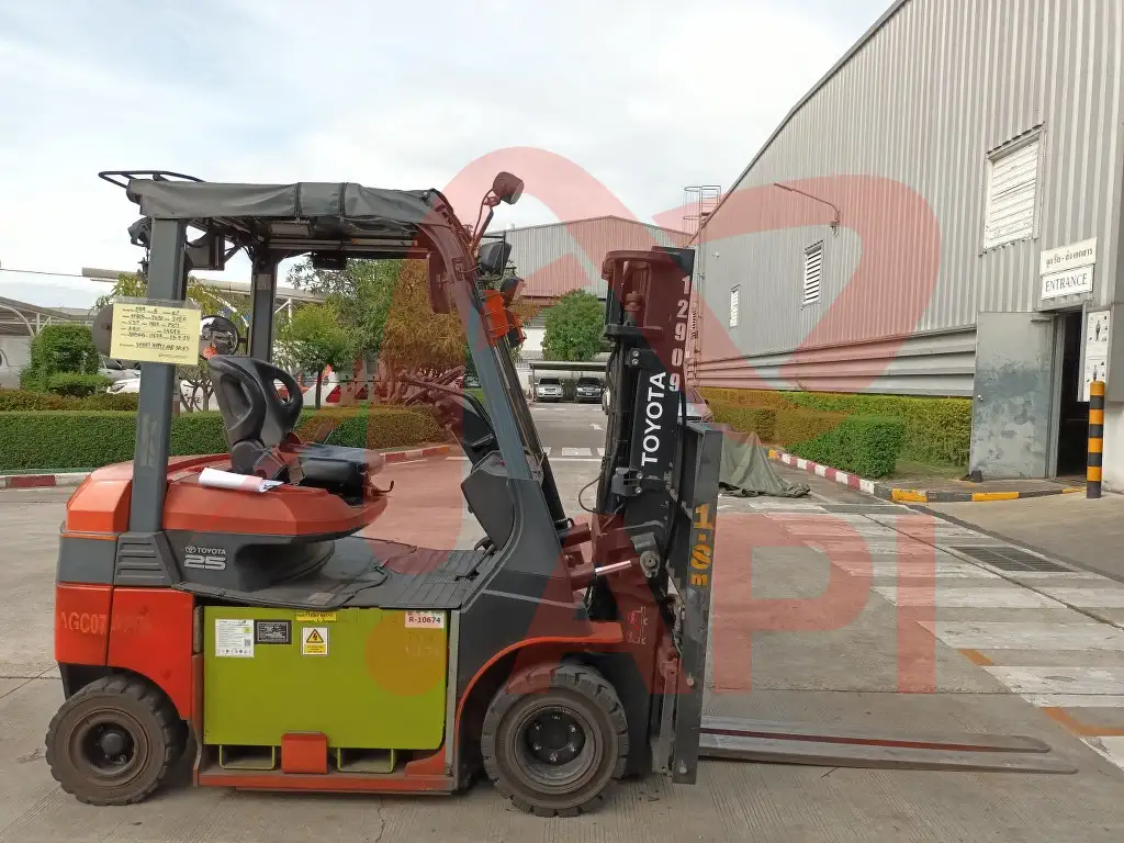 xe-nang-dien-cu-2-5-tan-toyota-8fb25-06-2