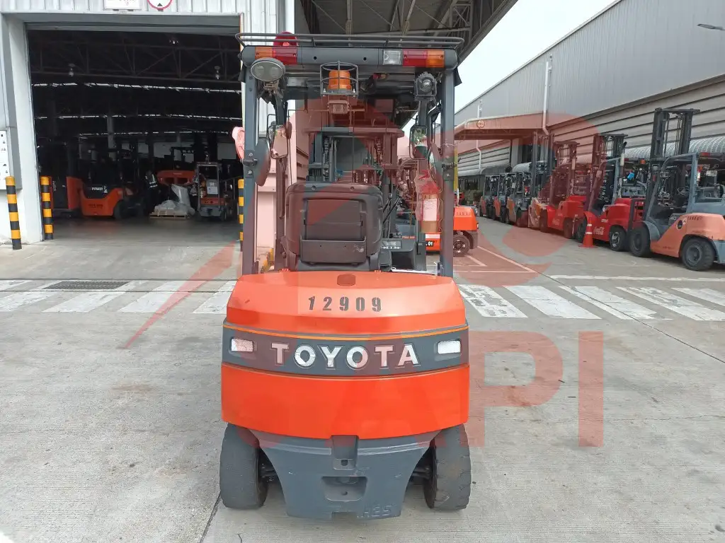 xe-nang-dien-cu-2-5-tan-toyota-8fb25-06-3