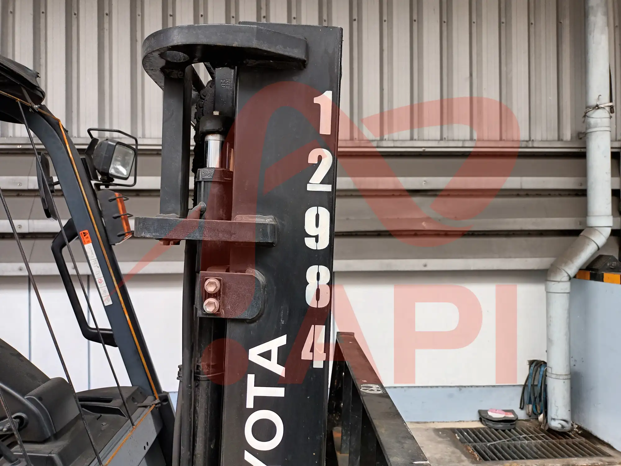 xe-nang-dien-cu-2-5-tan-toyota-8fb25-09-6