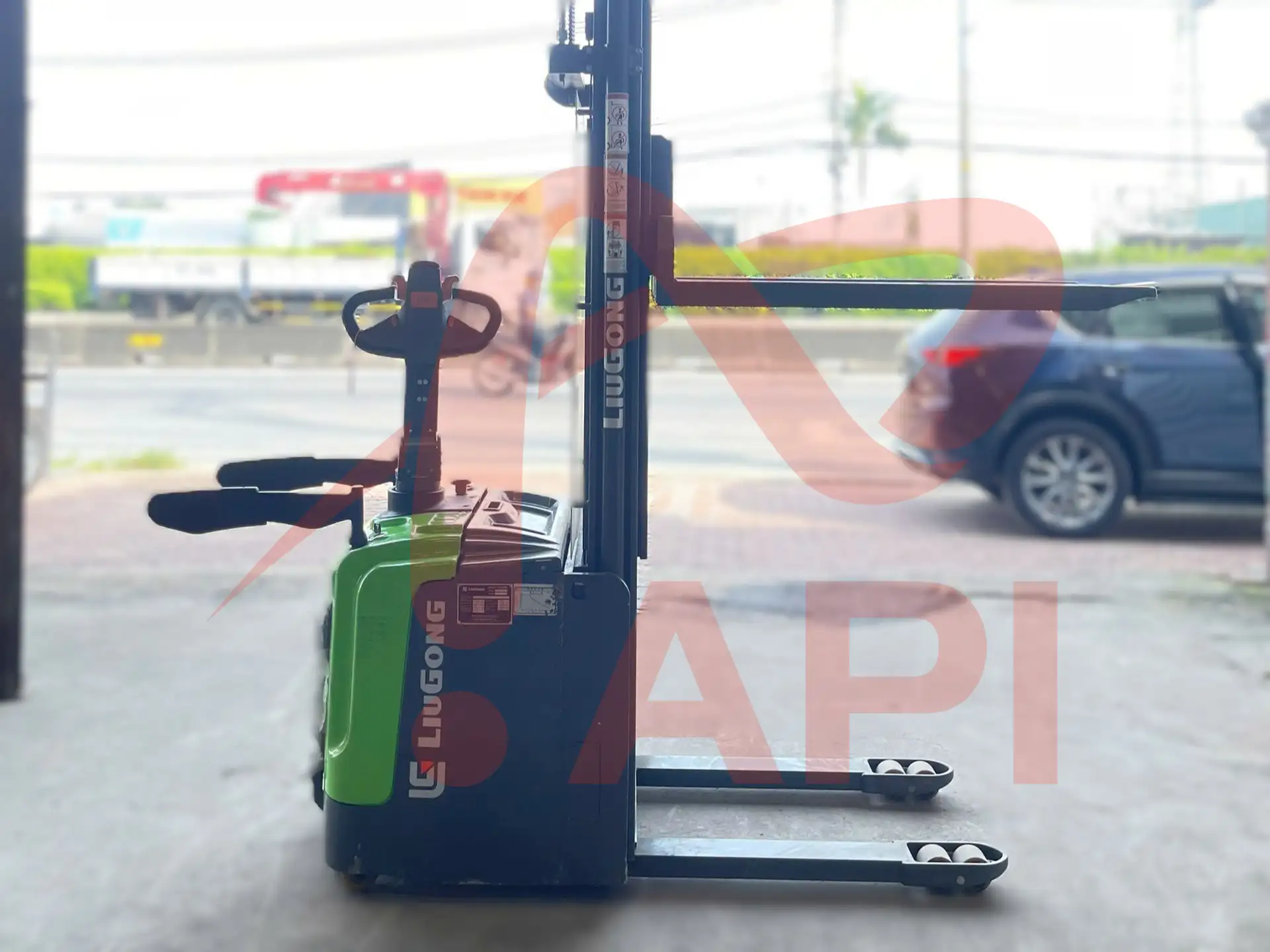 xe-nang-dien-dung-lai-2-tan-liugong-cdd20-emt-j-3