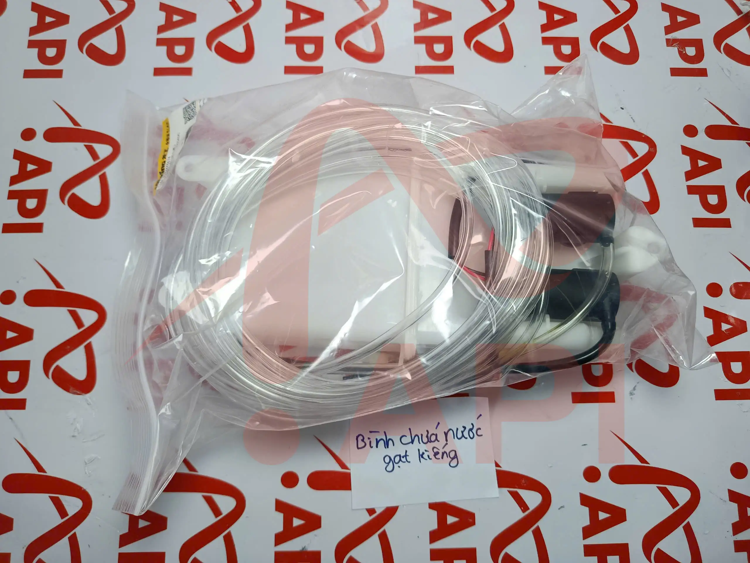 Cụm bình nước rửa kính LB55DS-15-35 xúc lật Lonking - chụp ống thủy lực
