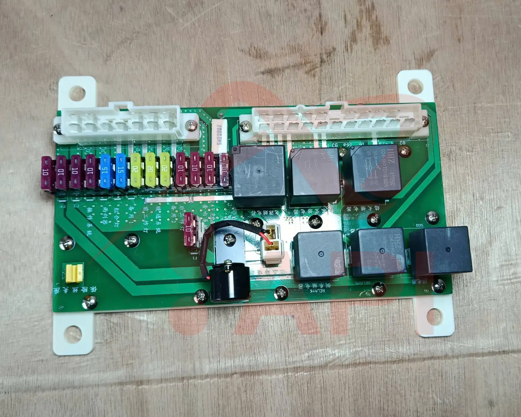 Hộp cầu chì 60400000576 xúc lật Lonking ZL50NC mặt bên trên