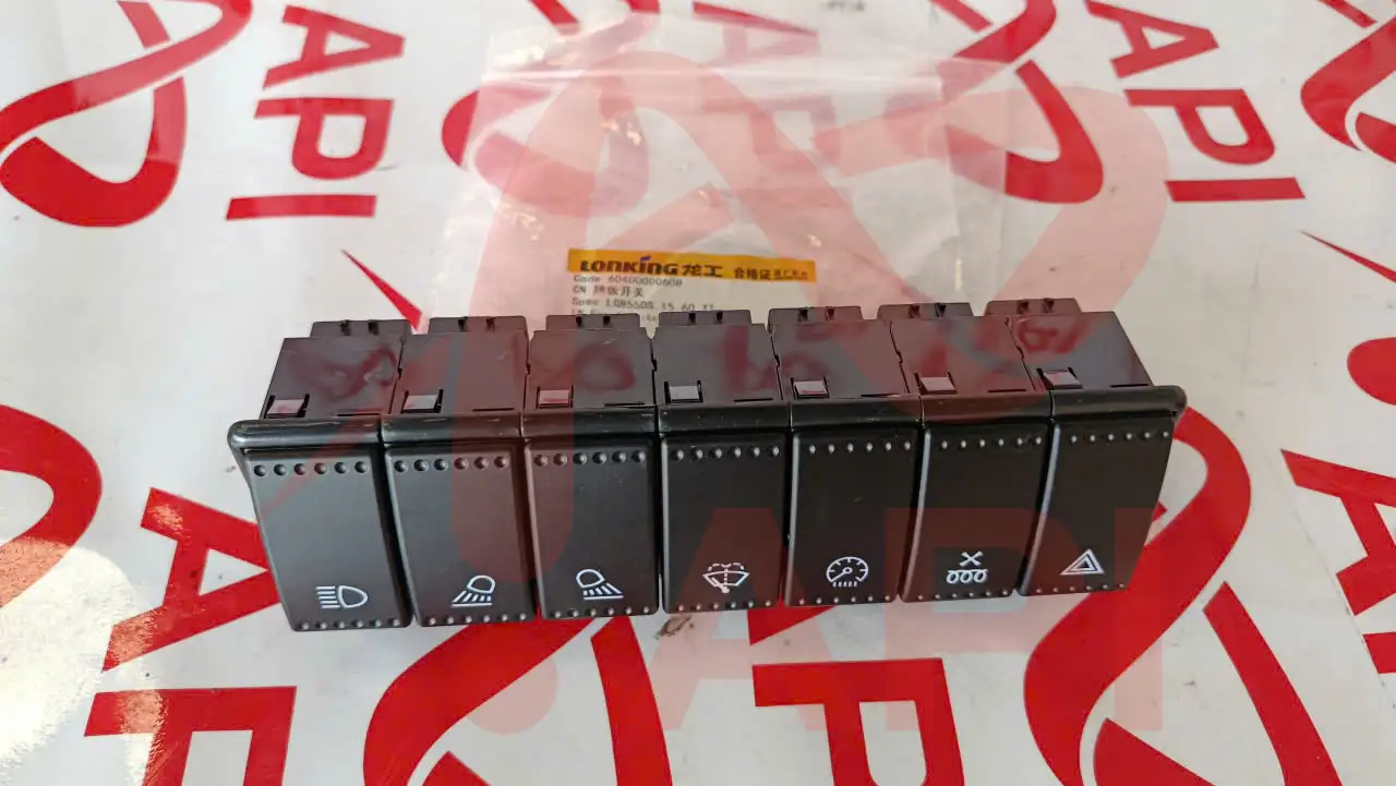 Cụm công tắc bảng điều khiển 60400000608 xúc lật Lonking LG855N chụp rõ tem